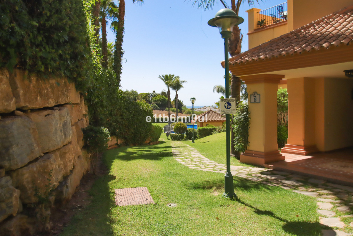 3 Bed Apartment for sale in Nueva Andalucía Costa Del Sol, Málaga, Spain