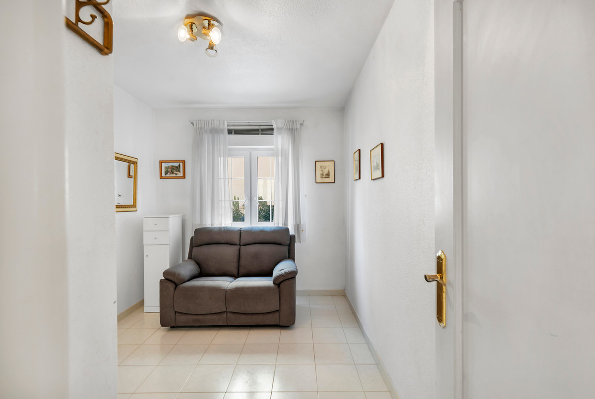 2 Bed Apartment for sale in Guardamar Del Segura Costa Blanca, Alicante, Spain