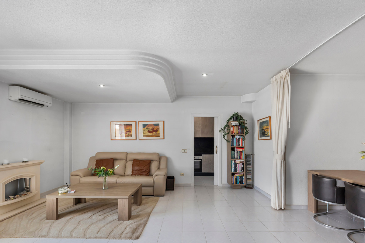 2 Bed Apartment for sale in Guardamar Del Segura Costa Blanca, Alicante, Spain