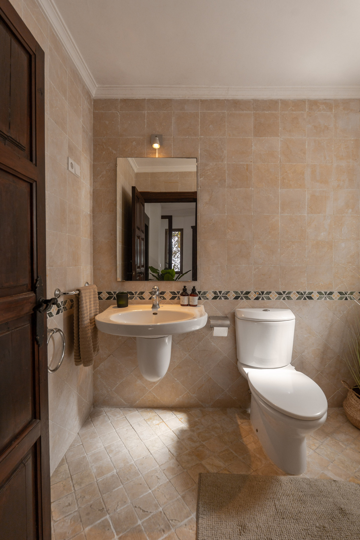 6 Bed Townhouse for sale in Sierrezuela Costa Del Sol, Málaga, Spain