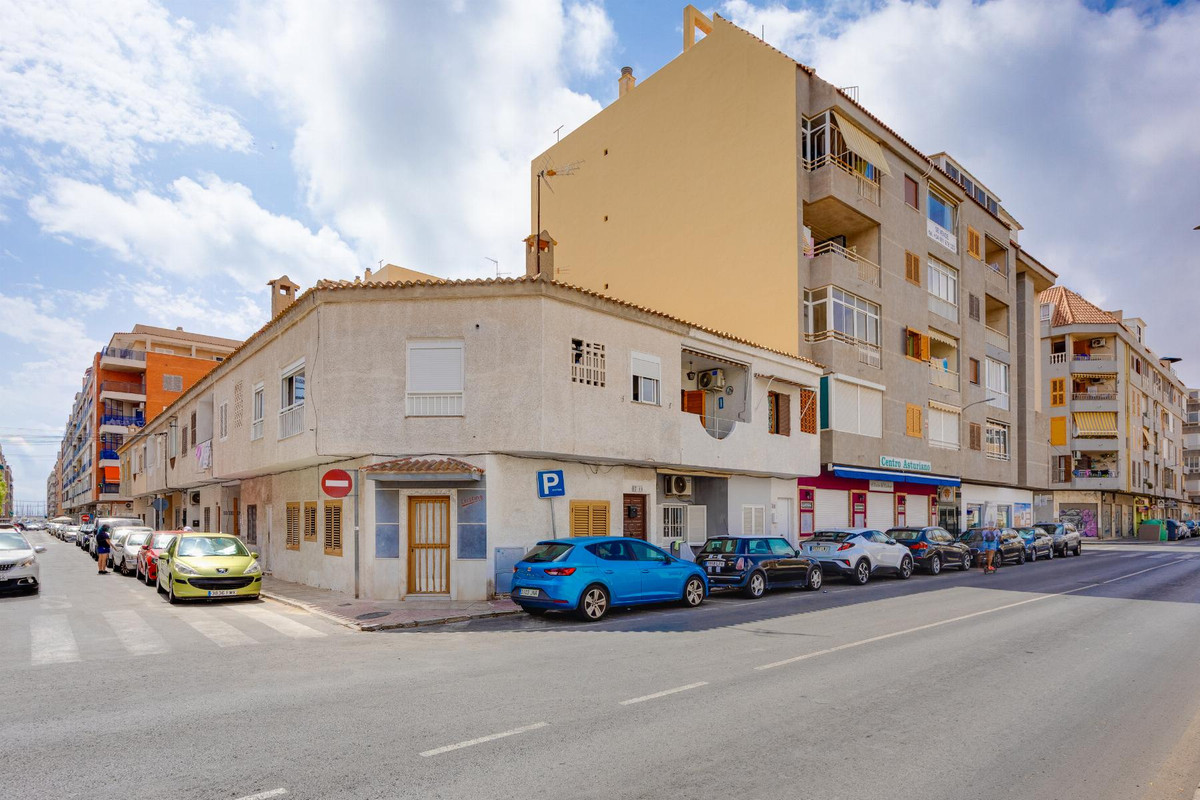 3 Bed Townhouse for sale in Torrevieja Costa Blanca, Alicante, Spain