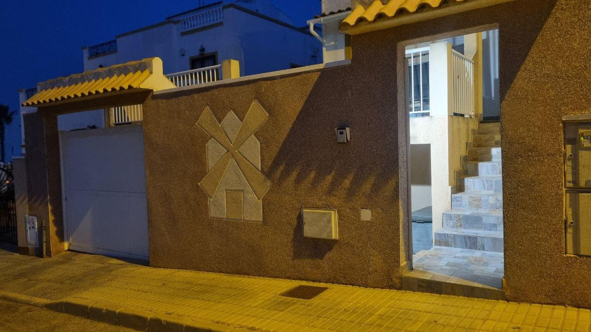 Se vende Adosada de 6 dormitorios en Costa Blanca, Alicante, España