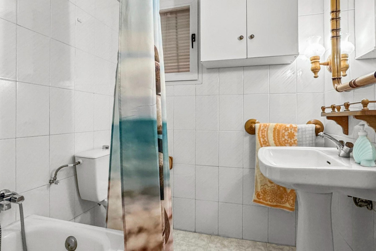 Se vende Apartamento Planta Media de 3 dormitorios en Costa Blanca, Alicante, España