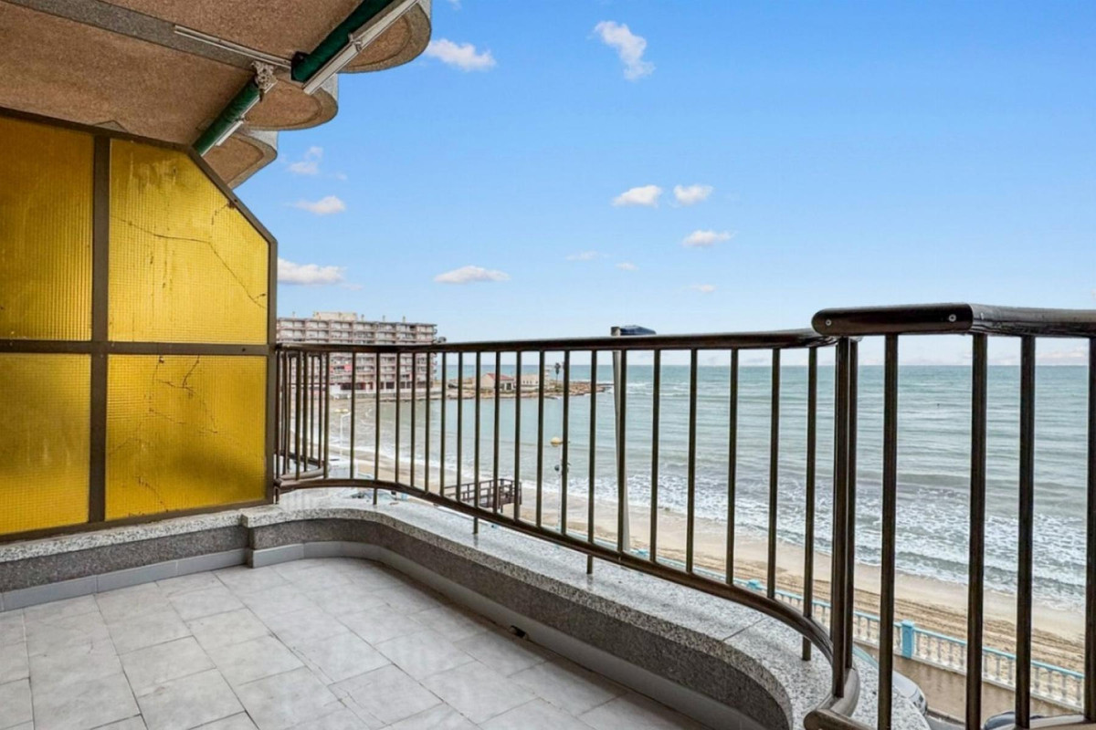 Se vende Apartamento Planta Media de 3 dormitorios en Costa Blanca, Alicante, España