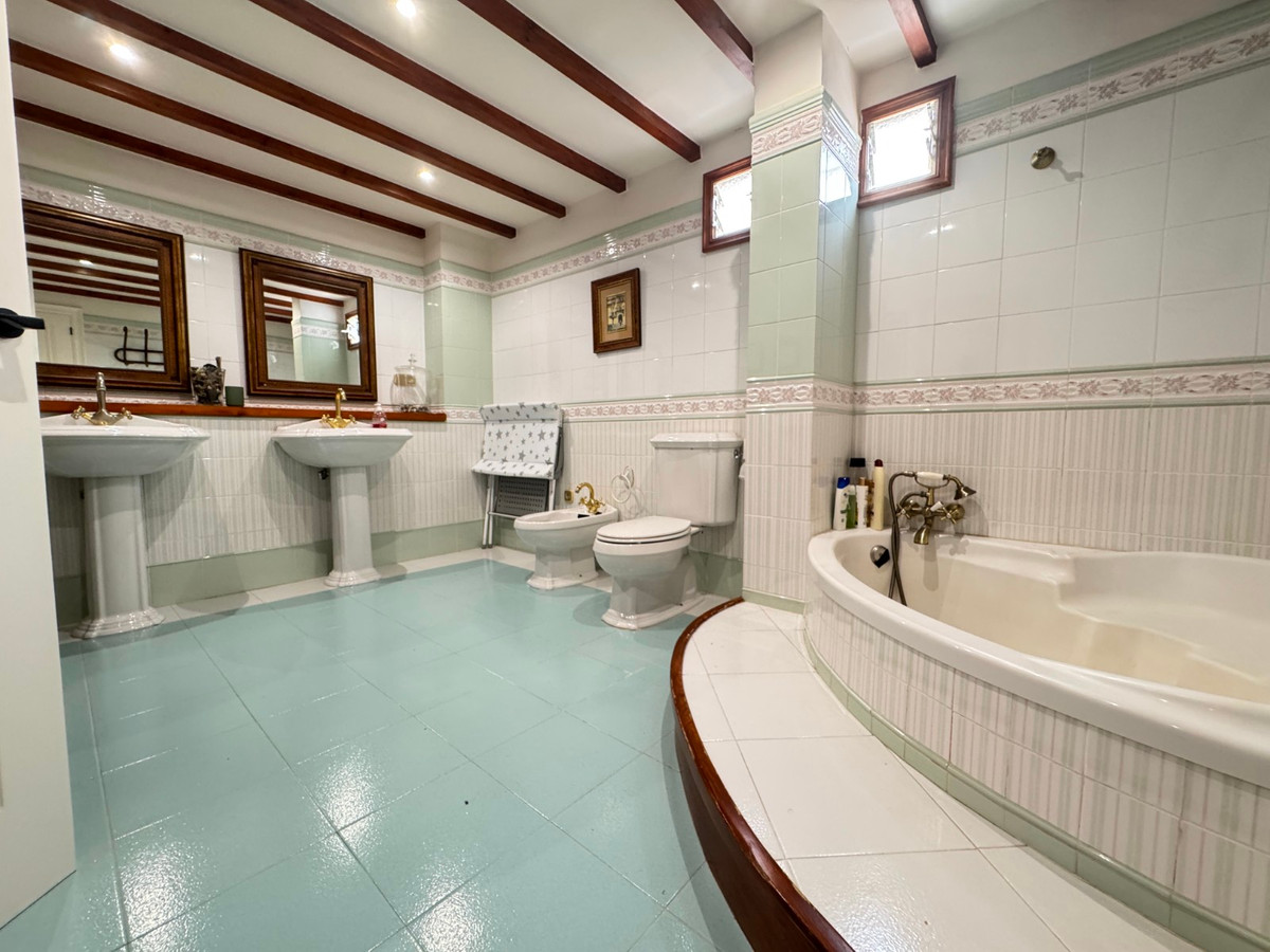 5 Bed Apartment for sale in Guardamar Del Segura Costa Blanca, Alicante, Spain