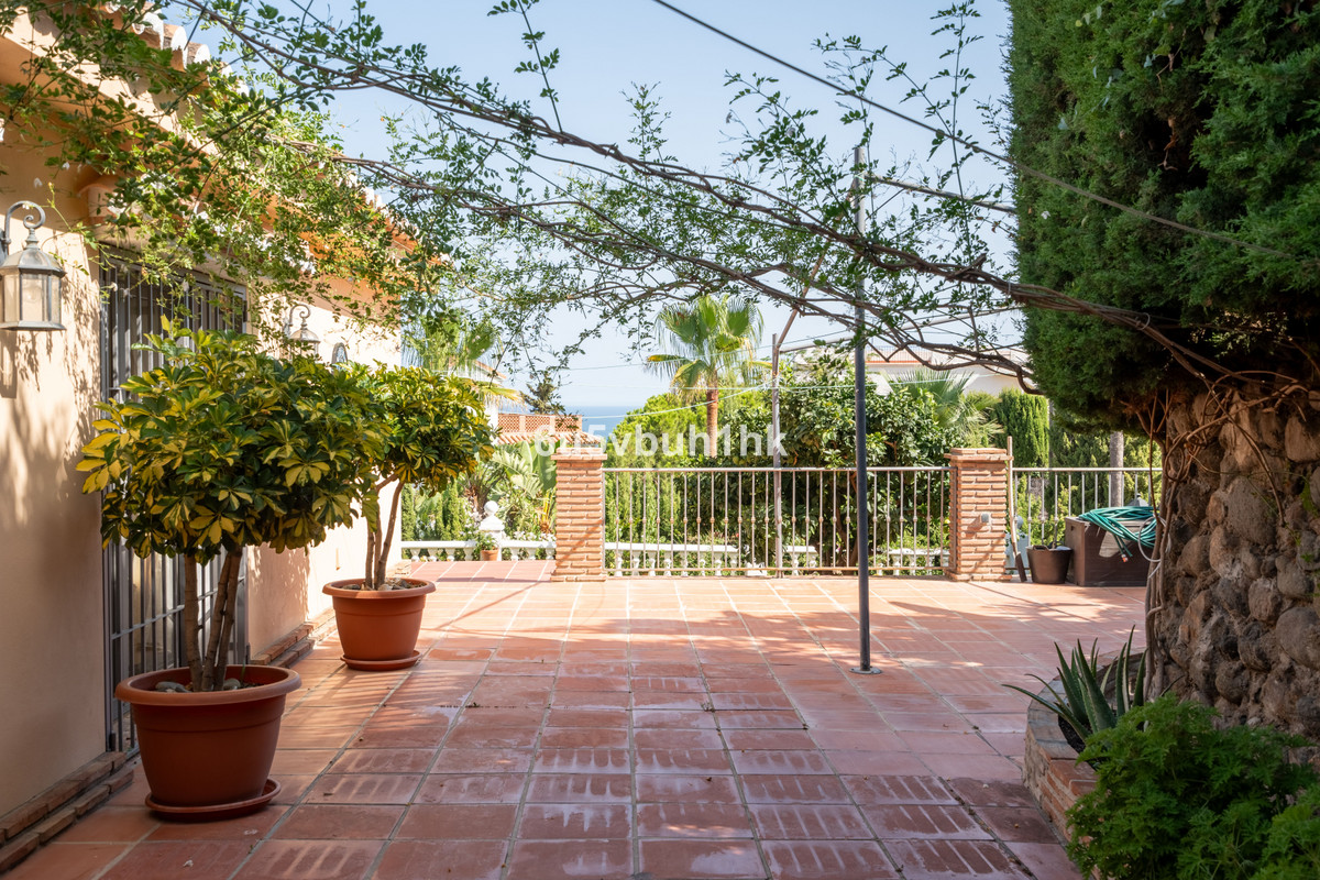 4 Bed Townhouse for sale in Torreblanca Costa Del Sol, Málaga, Spain