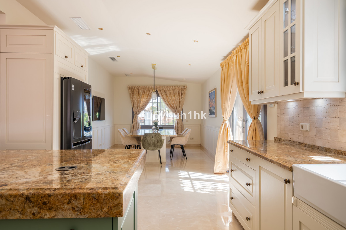 4 Bed Townhouse for sale in Torreblanca Costa Del Sol, Málaga, Spain
