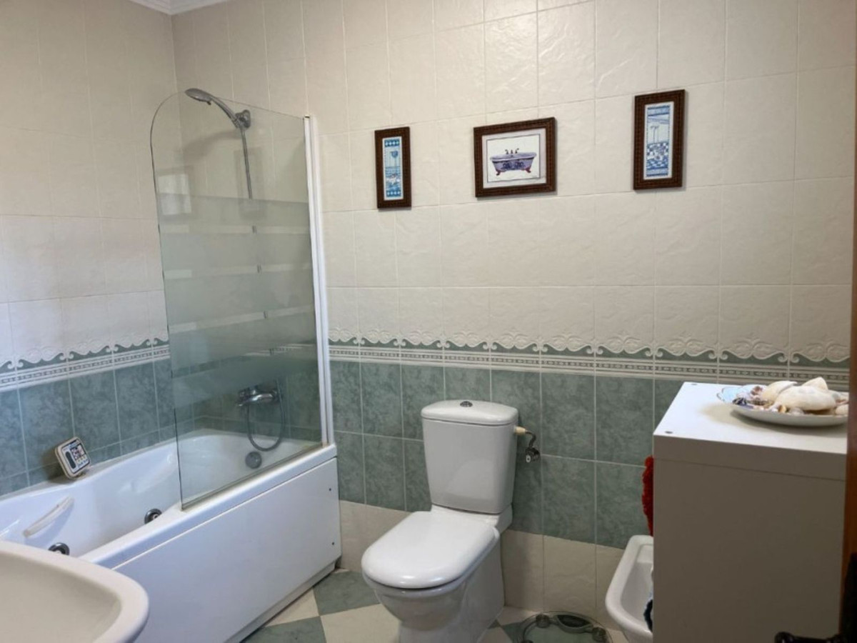 Se vende Villa - Chalet de 5 dormitorios en Costa Del Sol, Málaga, España