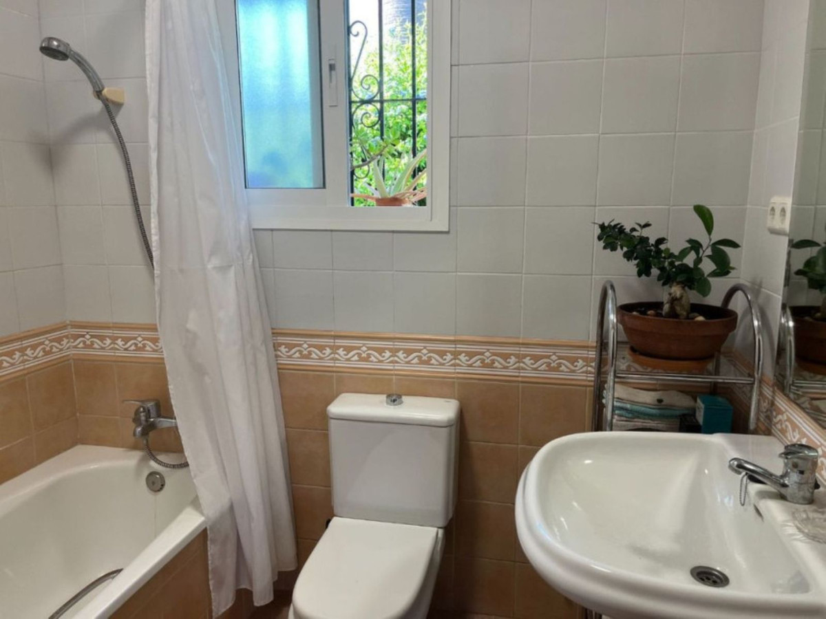 Se vende Villa - Chalet de 5 dormitorios en Costa Del Sol, Málaga, España