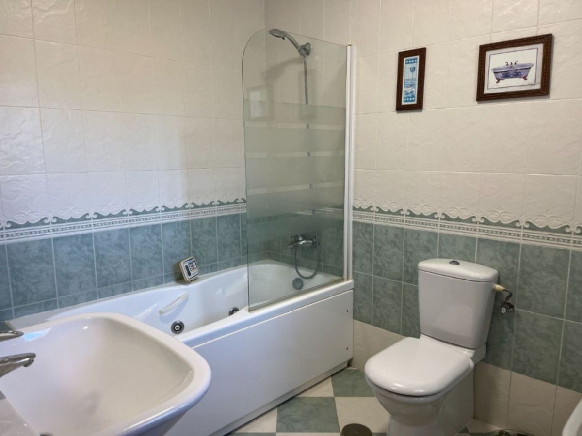Se vende Villa - Chalet de 5 dormitorios en Costa Del Sol, Málaga, España