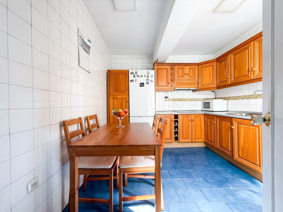 4 Bed Apartment for sale in Marbella Costa Del Sol, Málaga, Spain