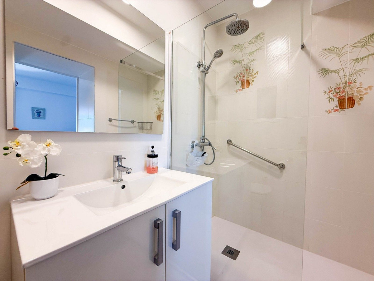 4 Bed Apartment for sale in Marbella Costa Del Sol, Málaga, Spain