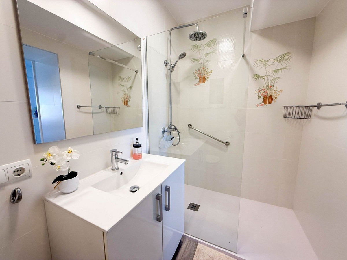 4 Bed Apartment for sale in Marbella Costa Del Sol, Málaga, Spain