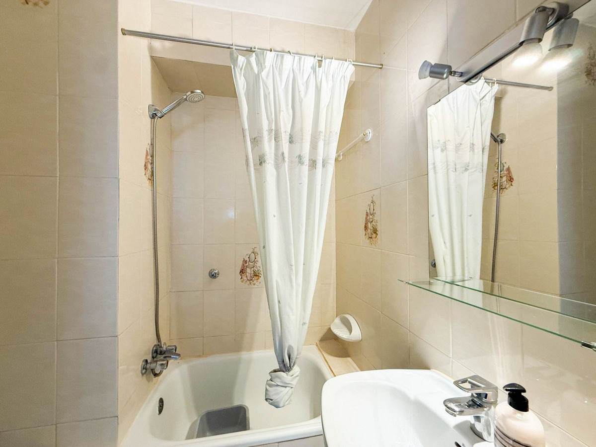 4 Bed Apartment for sale in Marbella Costa Del Sol, Málaga, Spain