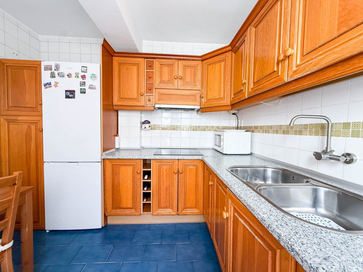 4 Bed Apartment for sale in Marbella Costa Del Sol, Málaga, Spain
