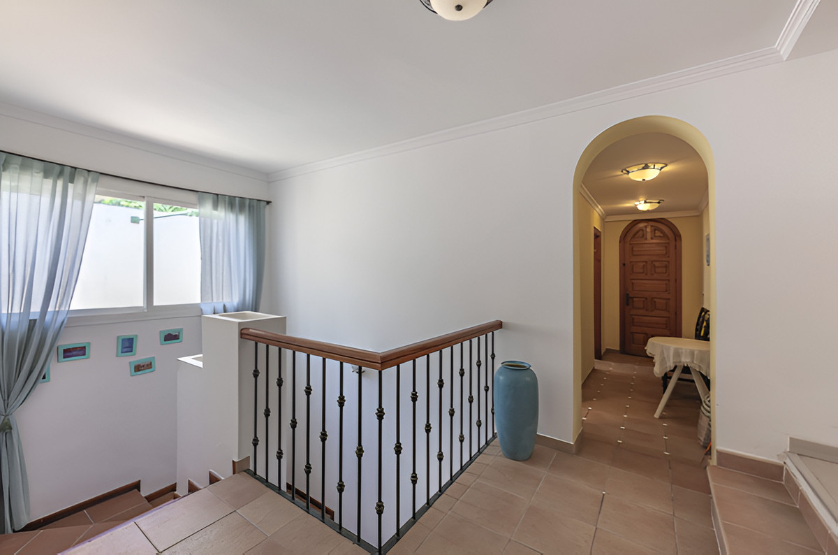 Se vende Villa - Chalet de 6 dormitorios en Costa Del Sol, Cadiz, España