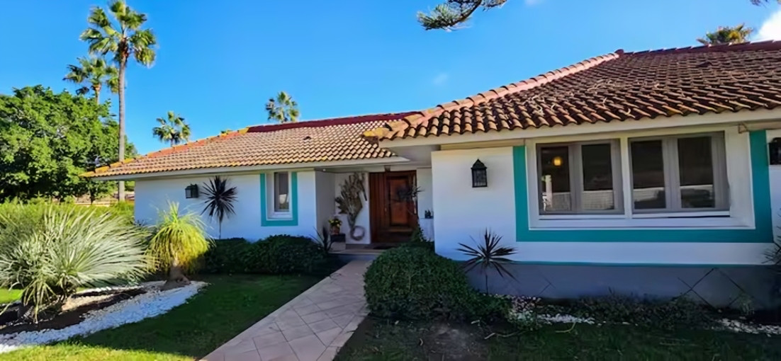 Se vende Villa - Chalet de 6 dormitorios en Costa Del Sol, Cadiz, España