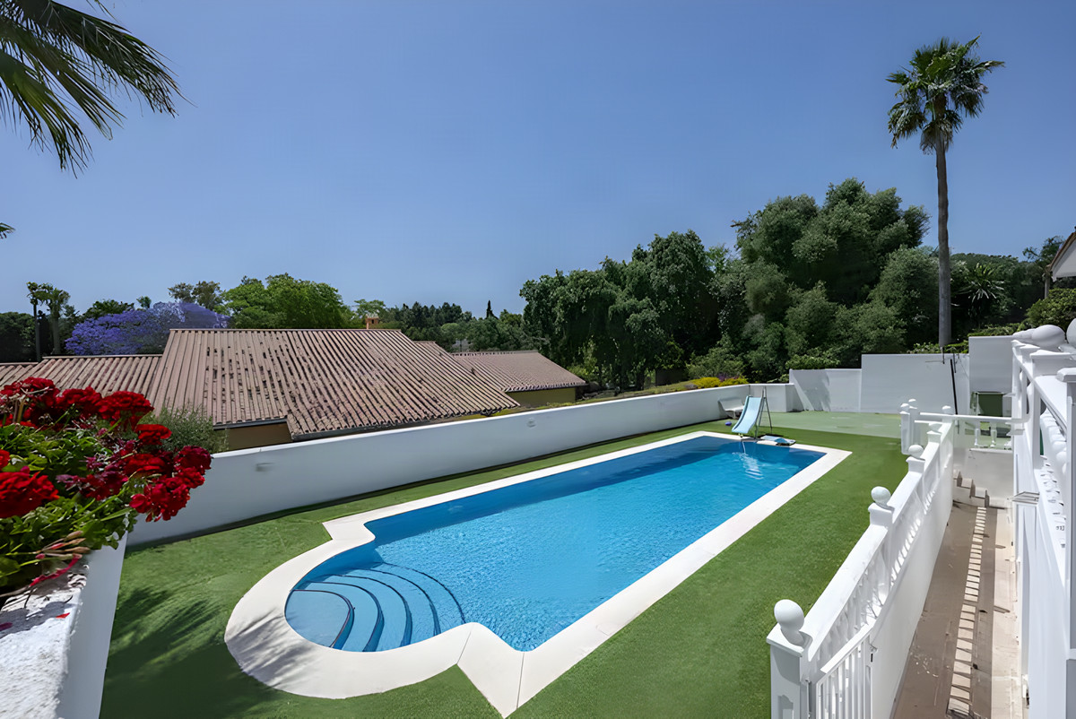 Se vende Villa - Chalet de 6 dormitorios en Costa Del Sol, Cadiz, España