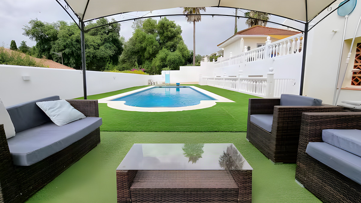 Se vende Villa - Chalet de 6 dormitorios en Costa Del Sol, Cadiz, España