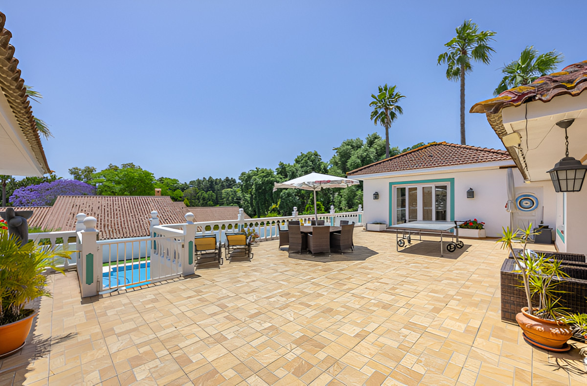 Se vende Villa - Chalet de 6 dormitorios en Costa Del Sol, Cadiz, España