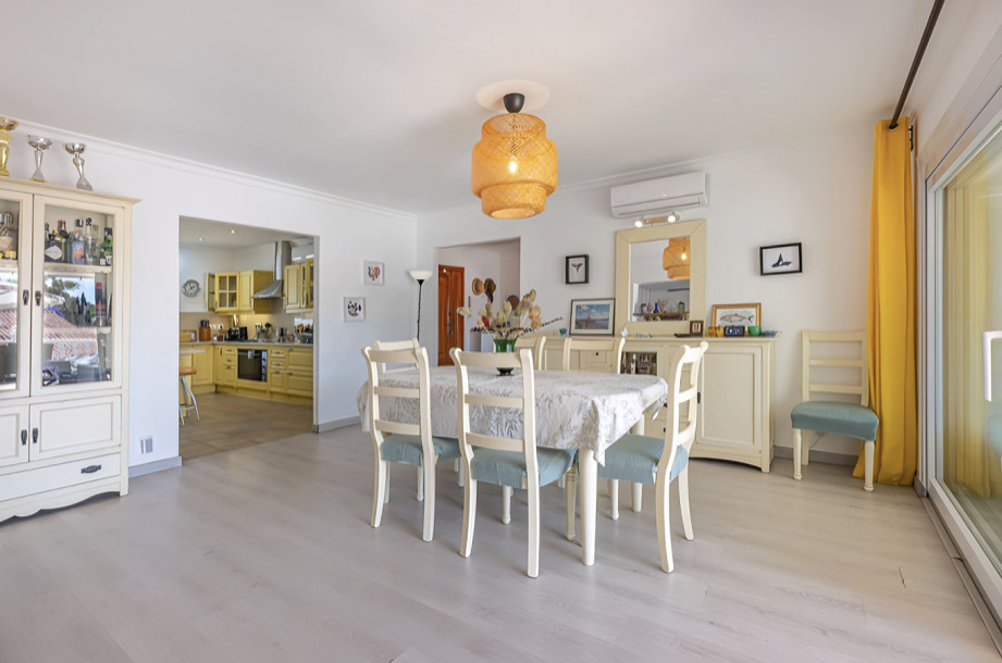 Se vende Villa - Chalet de 6 dormitorios en Costa Del Sol, Cadiz, España