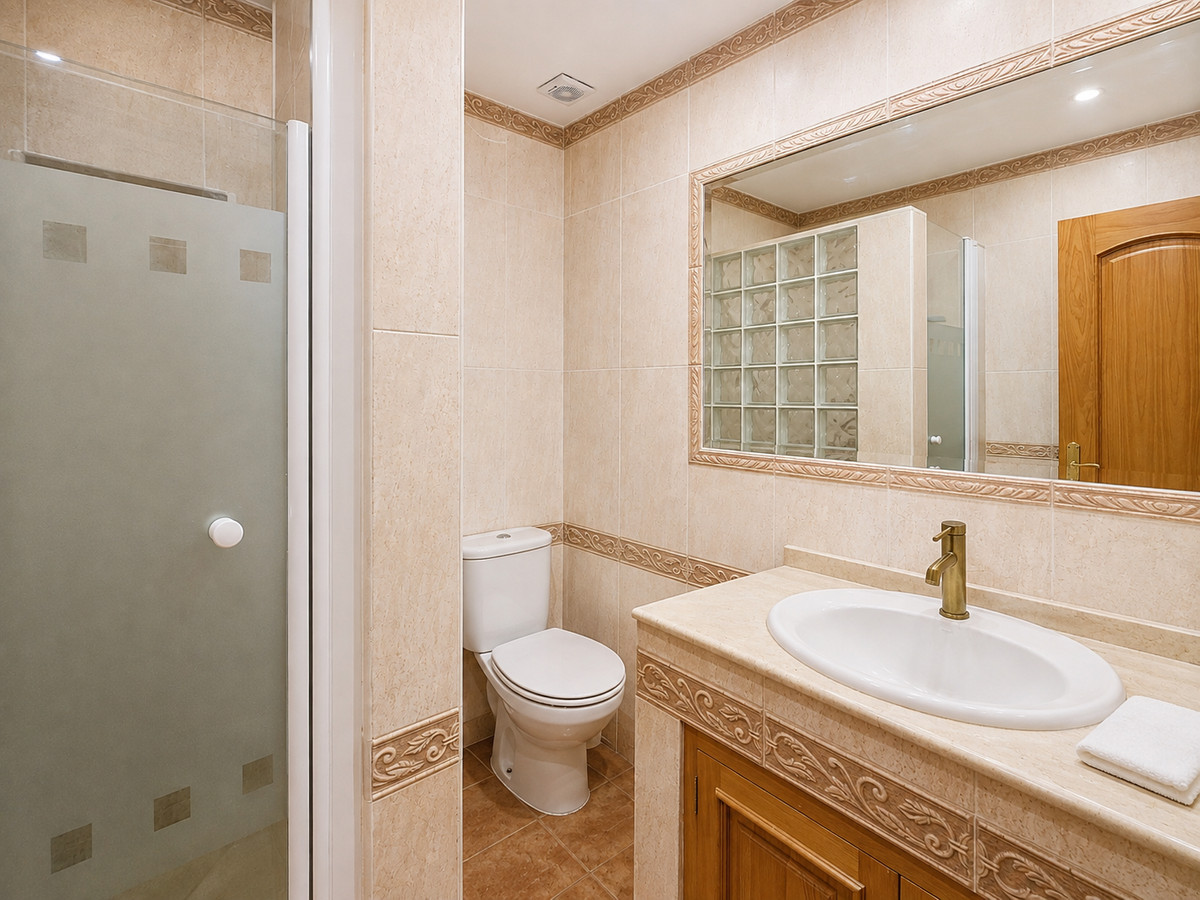 Se vende Villa - Chalet de 4 dormitorios en Costa Del Sol, Málaga, España