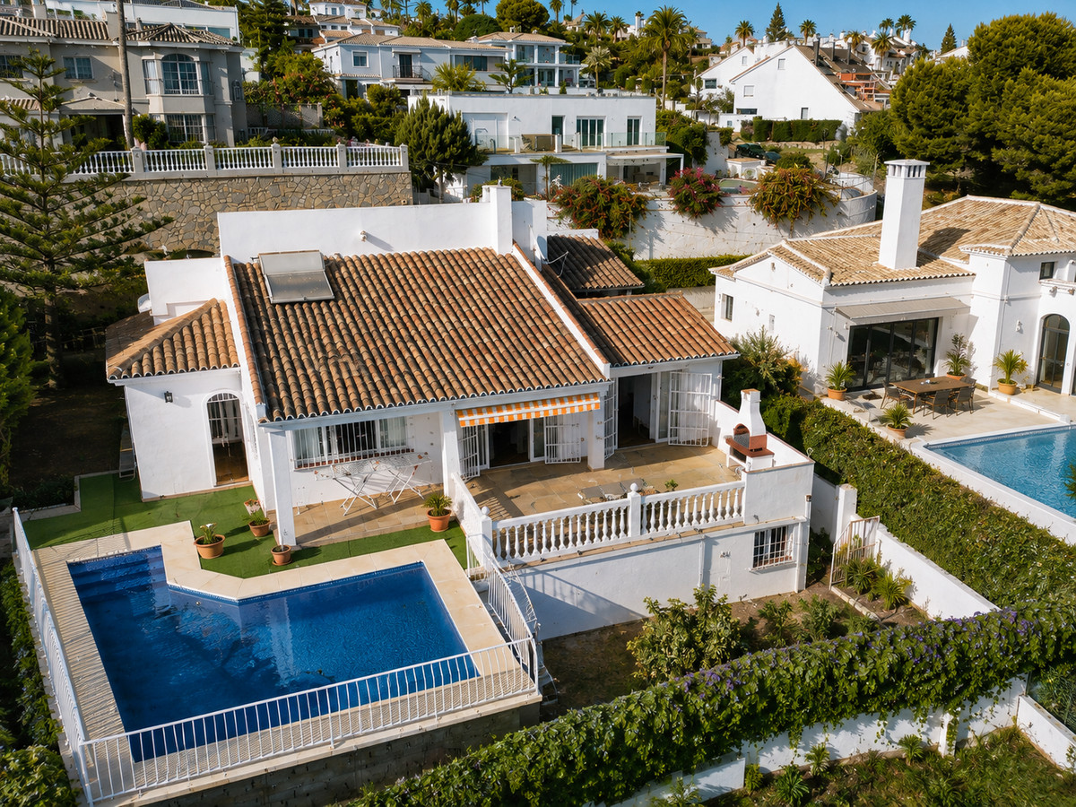 Se vende Villa - Chalet de 4 dormitorios en Costa Del Sol, Málaga, España