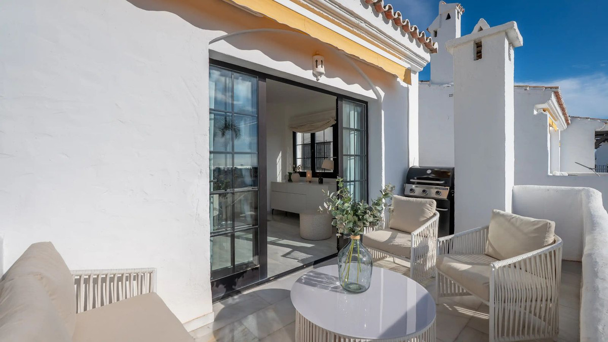 3 Bed Apartment for sale in Nueva Andalucía Costa Del Sol, Málaga, Spain