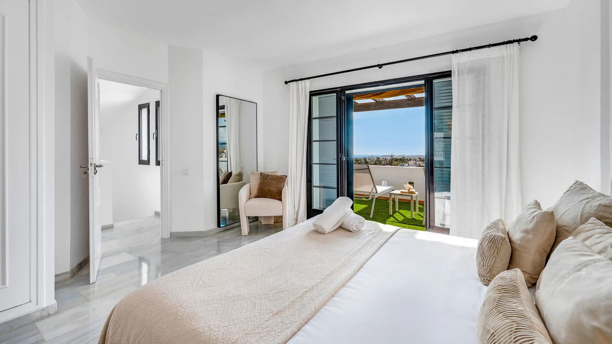 3 Bed Apartment for sale in Nueva Andalucía Costa Del Sol, Málaga, Spain