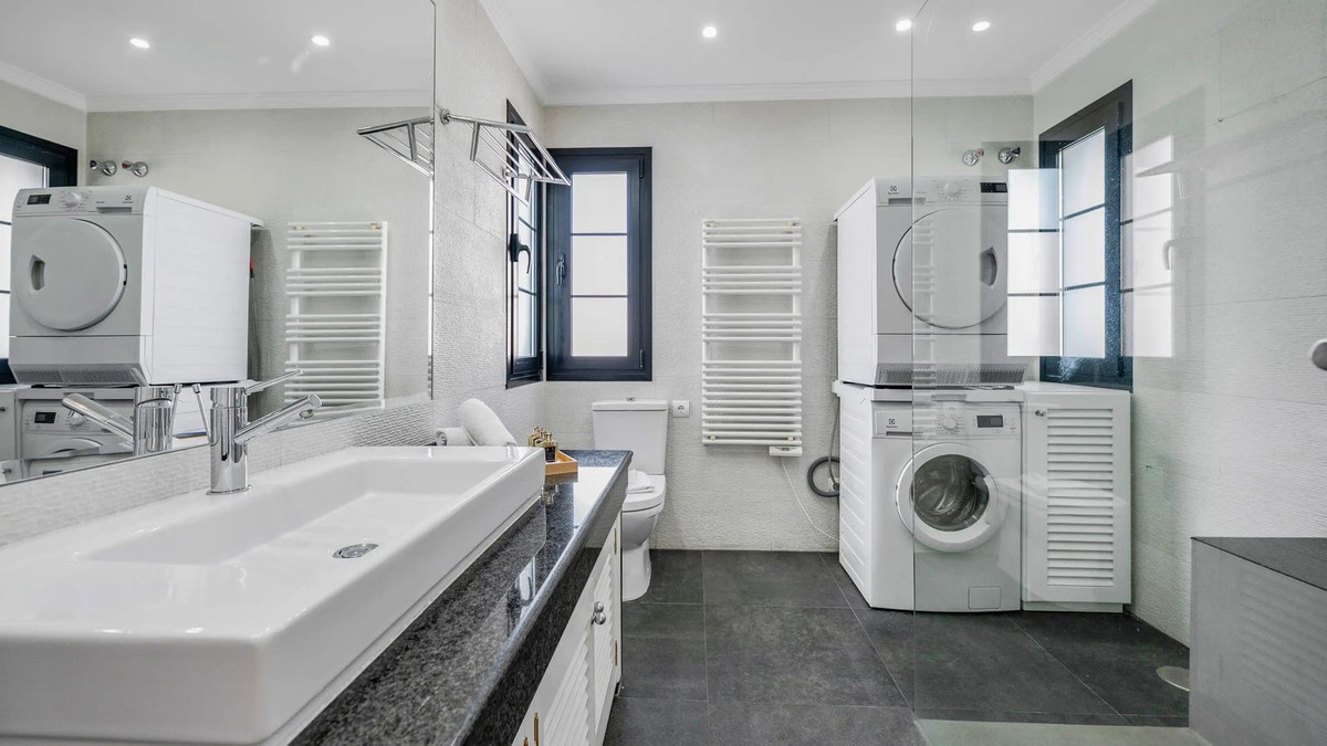 3 Bed Apartment for sale in Nueva Andalucía Costa Del Sol, Málaga, Spain