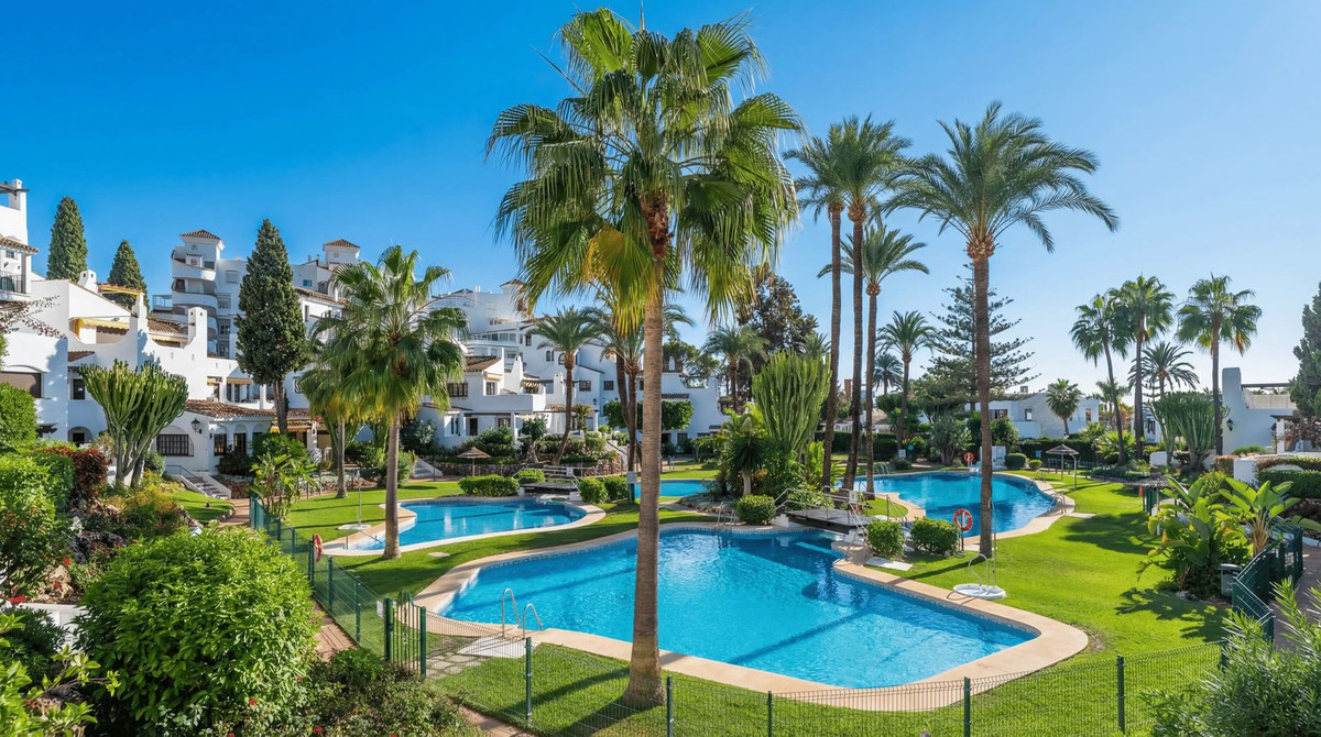 3 Bed Apartment for sale in Nueva Andalucía Costa Del Sol, Málaga, Spain