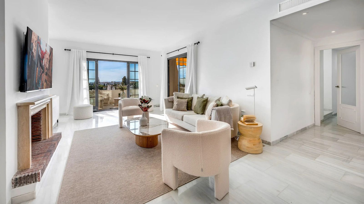 3 Bed Apartment for sale in Nueva Andalucía Costa Del Sol, Málaga, Spain