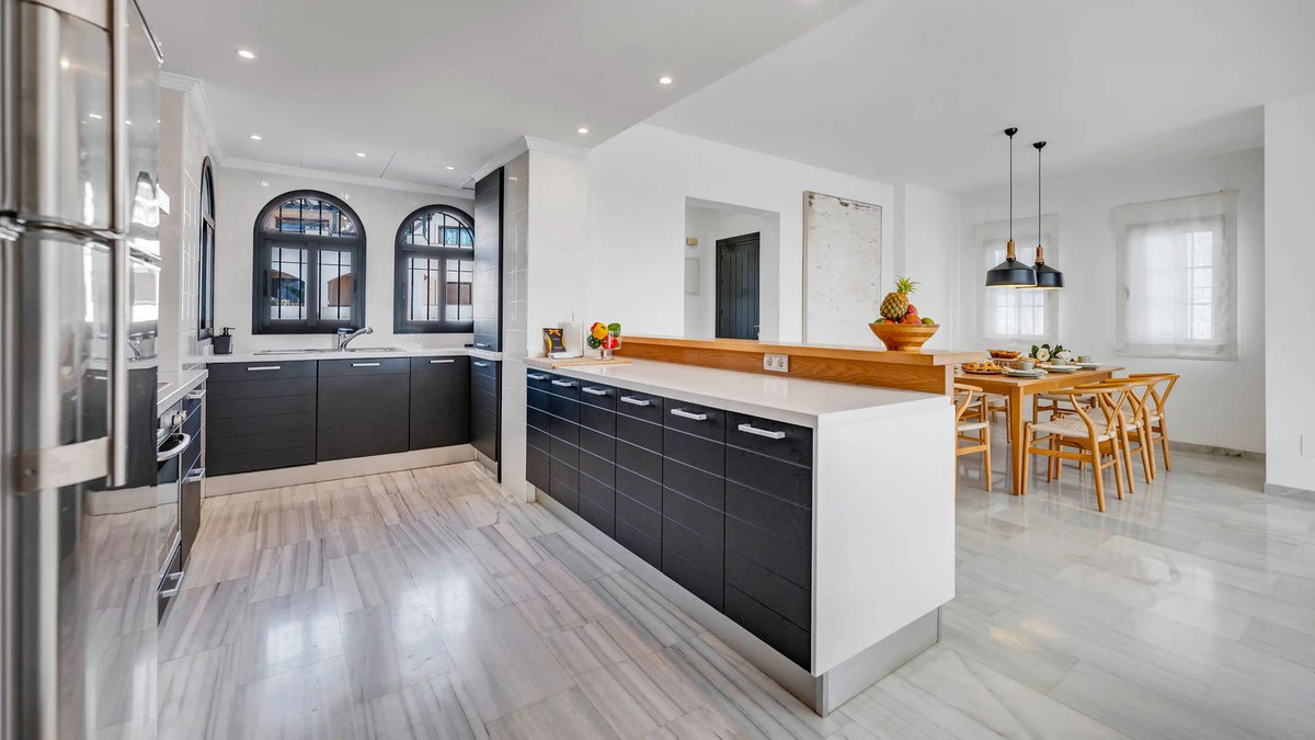 3 Bed Apartment for sale in Nueva Andalucía Costa Del Sol, Málaga, Spain