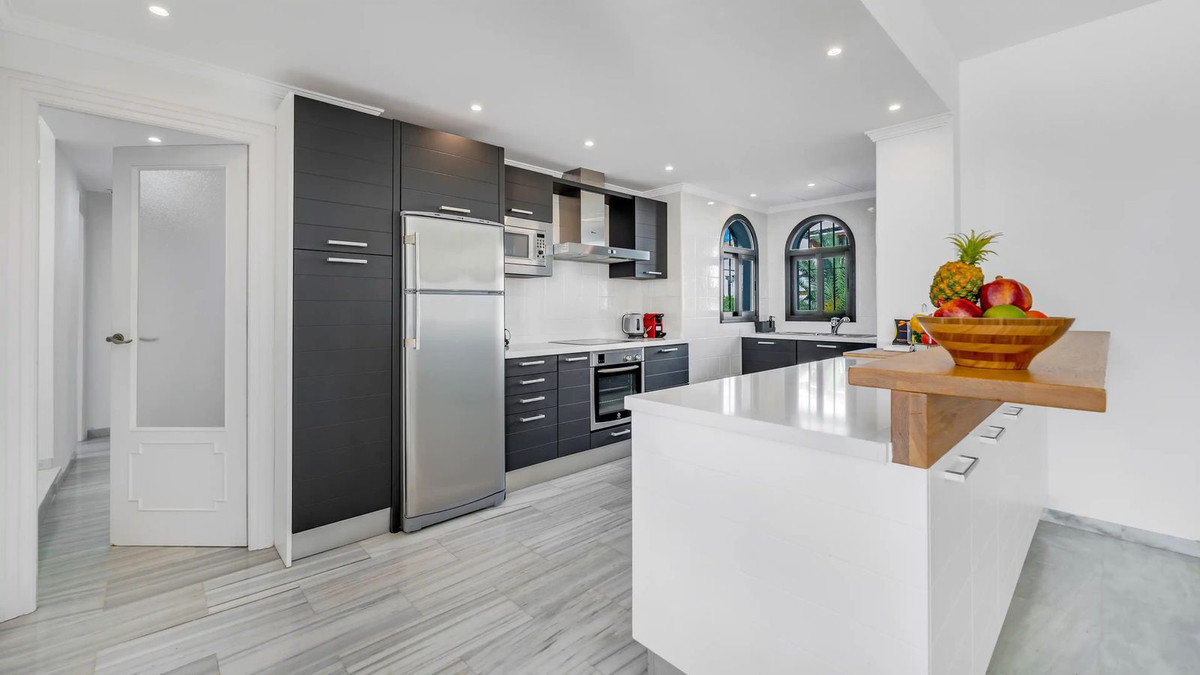 3 Bed Apartment for sale in Nueva Andalucía Costa Del Sol, Málaga, Spain