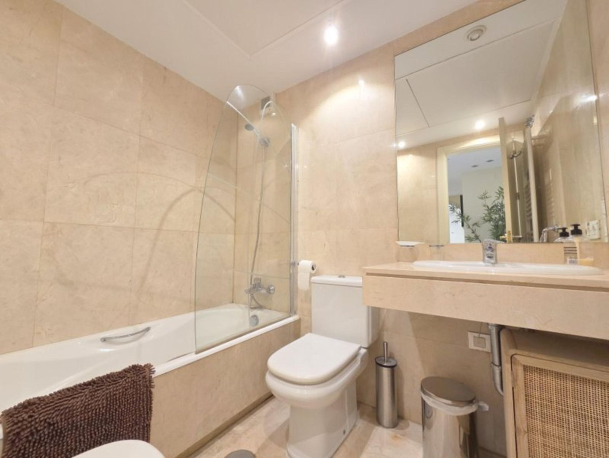 3 Bed Apartment for sale in La Duquesa Costa Del Sol, Málaga, Spain