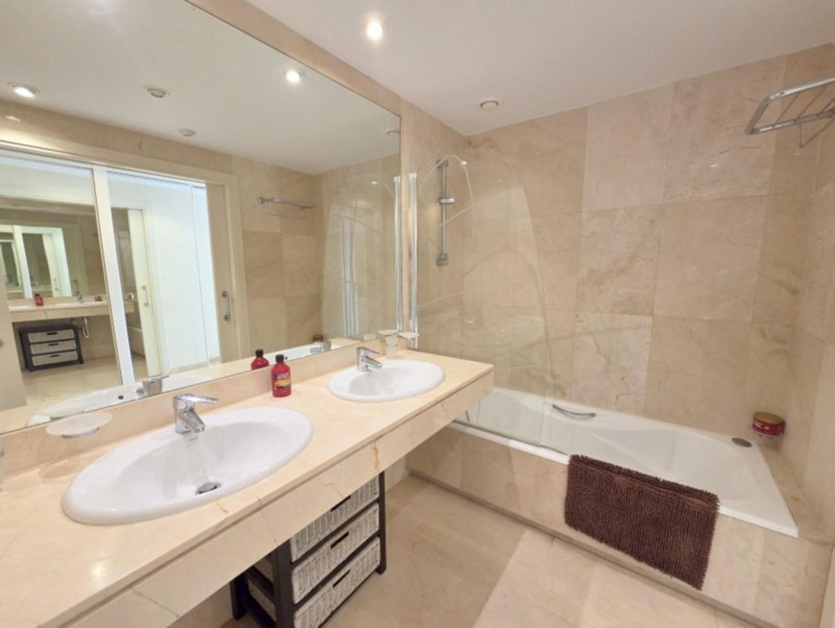 3 Bed Apartment for sale in La Duquesa Costa Del Sol, Málaga, Spain