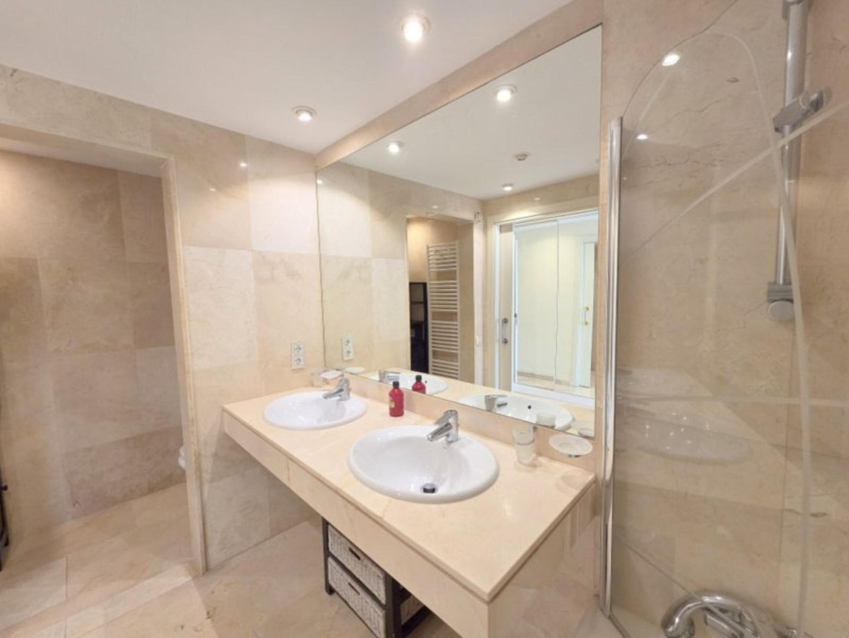 3 Bed Apartment for sale in La Duquesa Costa Del Sol, Málaga, Spain