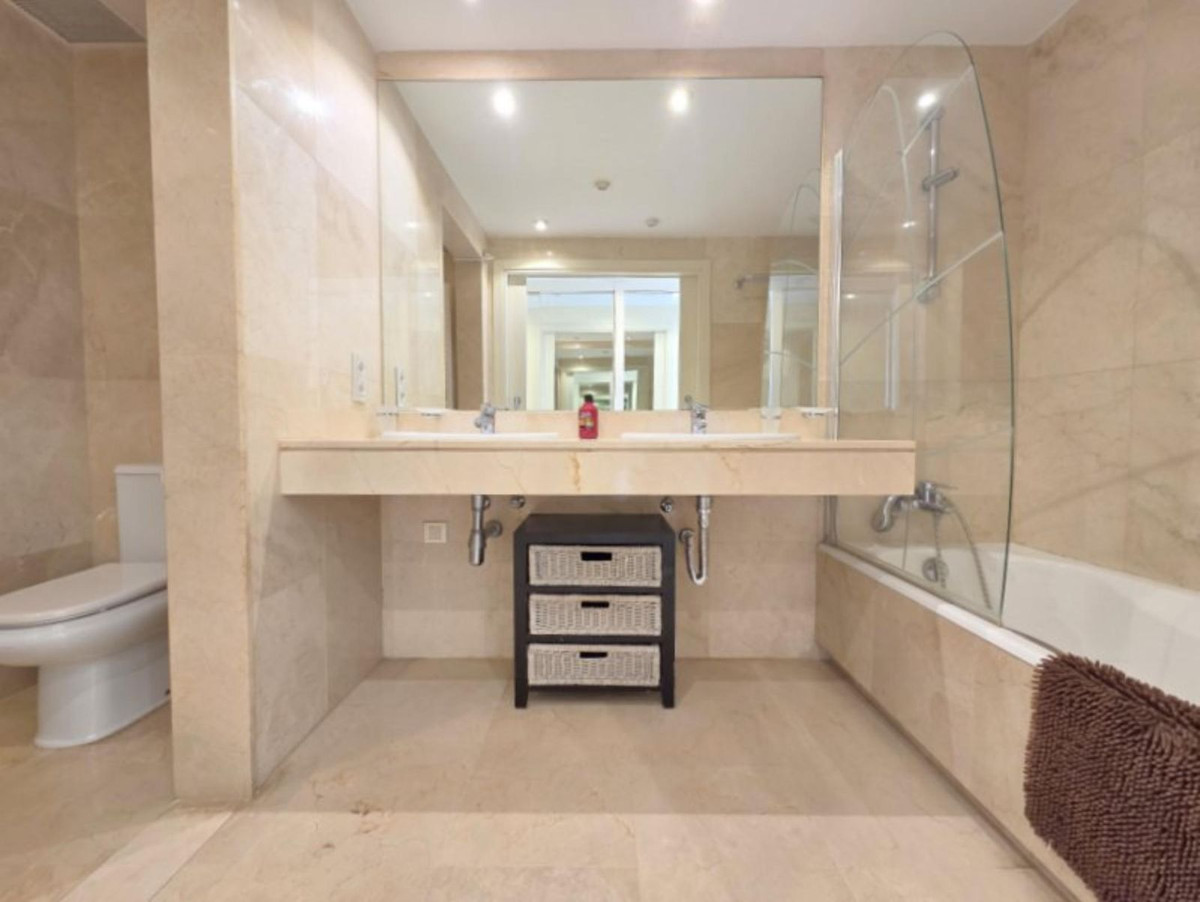 3 Bed Apartment for sale in La Duquesa Costa Del Sol, Málaga, Spain