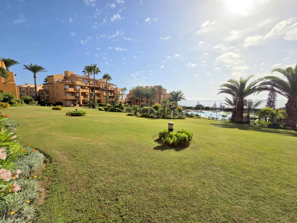 3 Bed Apartment for sale in La Duquesa Costa Del Sol, Málaga, Spain