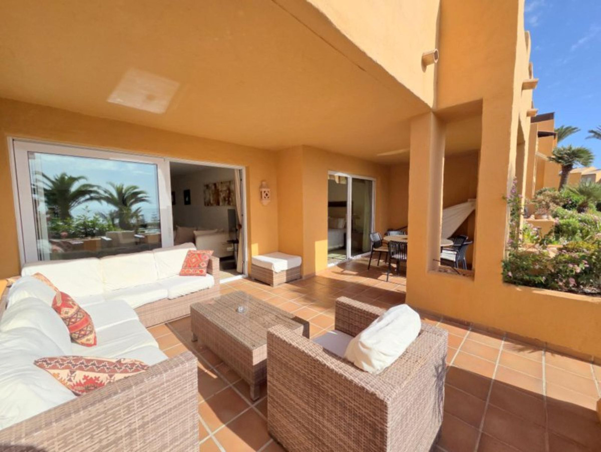 3 Bed Apartment for sale in La Duquesa Costa Del Sol, Málaga, Spain