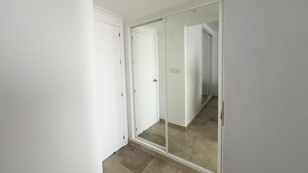 Se vende Apartamento Planta Media de 3 dormitorios en Costa Del Sol, Málaga, España