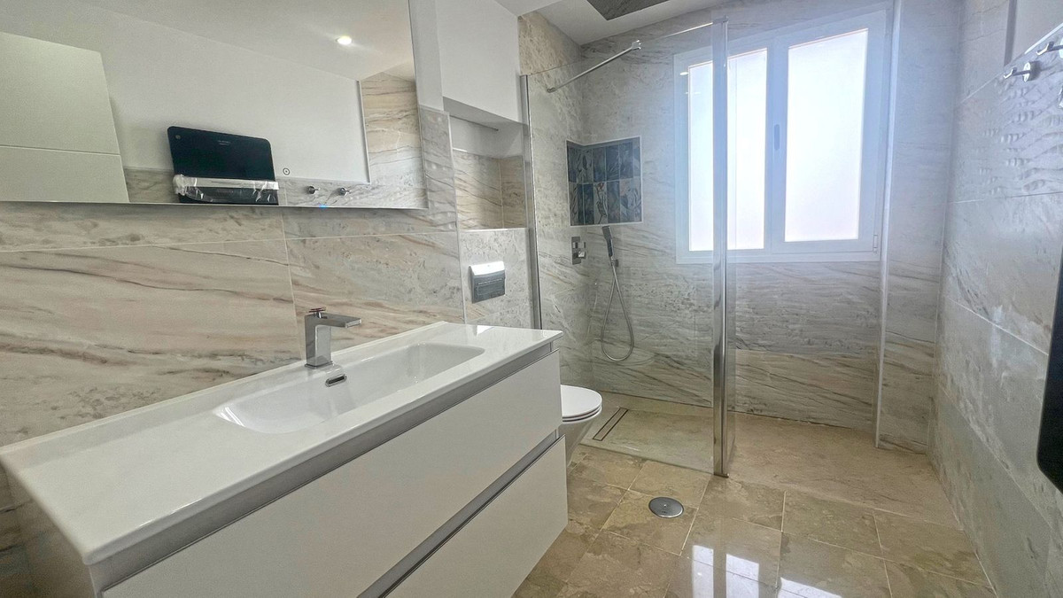 Se vende Apartamento Planta Media de 3 dormitorios en Costa Del Sol, Málaga, España