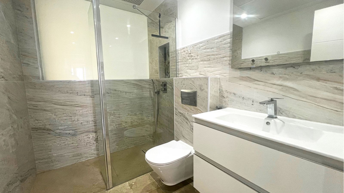 Se vende Apartamento Planta Media de 3 dormitorios en Costa Del Sol, Málaga, España