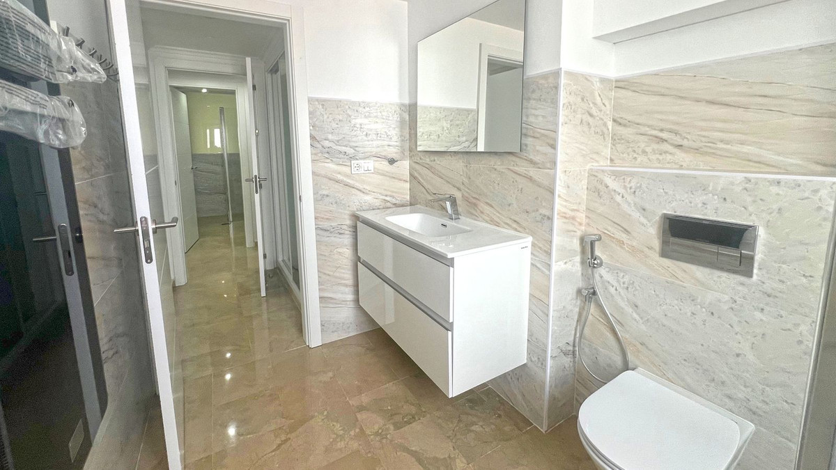 Se vende Apartamento Planta Media de 3 dormitorios en Costa Del Sol, Málaga, España