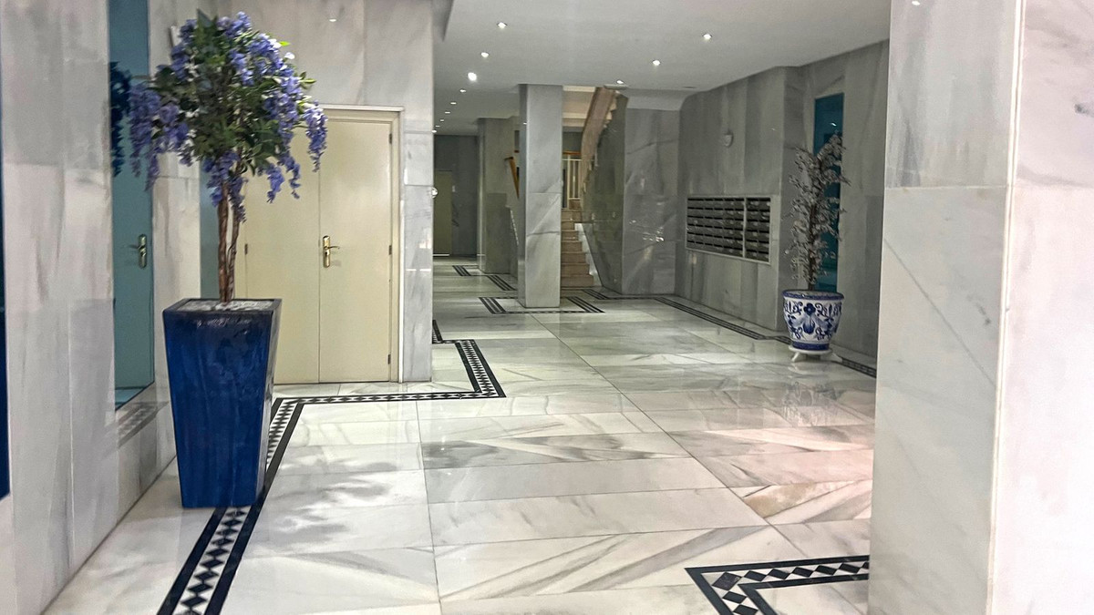 Se vende Apartamento Planta Media de 3 dormitorios en Costa Del Sol, Málaga, España