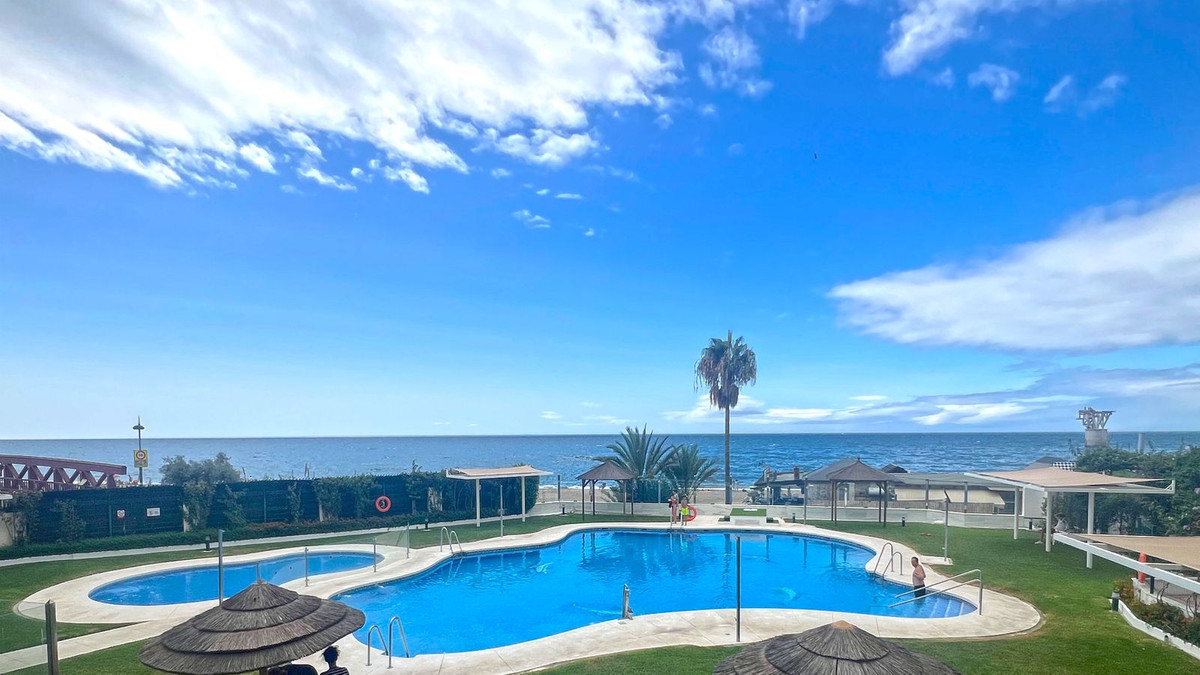 Se vende Apartamento Planta Media de 3 dormitorios en Costa Del Sol, Málaga, España
