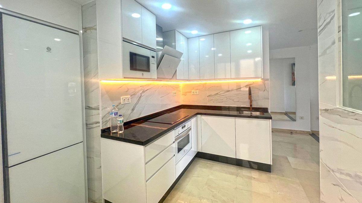 Se vende Apartamento Planta Media de 3 dormitorios en Costa Del Sol, Málaga, España