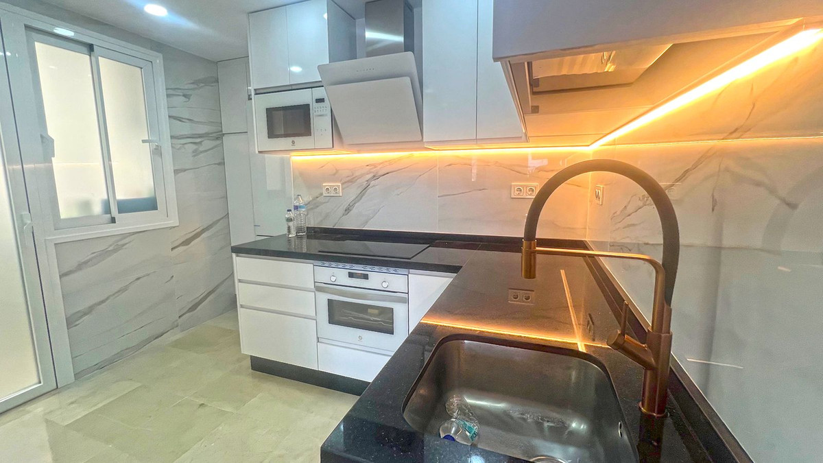 Se vende Apartamento Planta Media de 3 dormitorios en Costa Del Sol, Málaga, España
