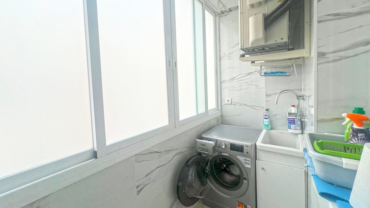 Se vende Apartamento Planta Media de 3 dormitorios en Costa Del Sol, Málaga, España