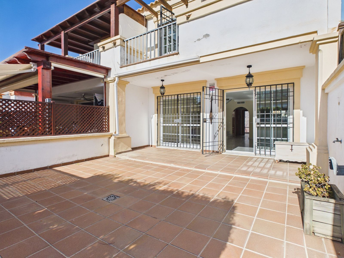 4 Bed Townhouse for sale in Marbella Costa Del Sol, Málaga, Spain